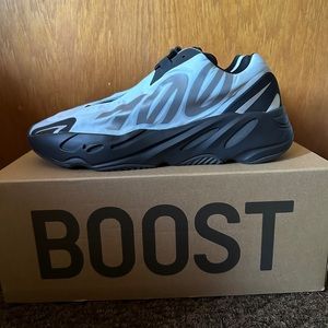 Yeezy 700 MNVN “Blue Tint” Size 12